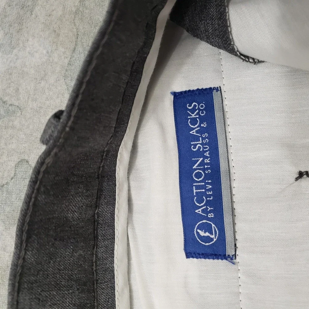 VTG Levi's Strauss & Co. Pants Mens 38x32 Gray Pockets Flat Front